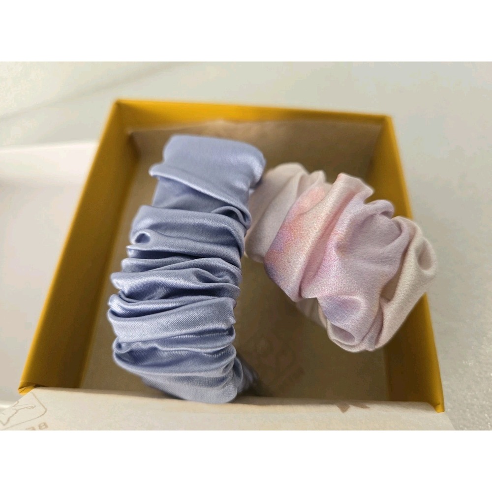 LilySilk Apple Watch band Silk scrunchies New In Gift Box 42/44 Mm Set Of 2
